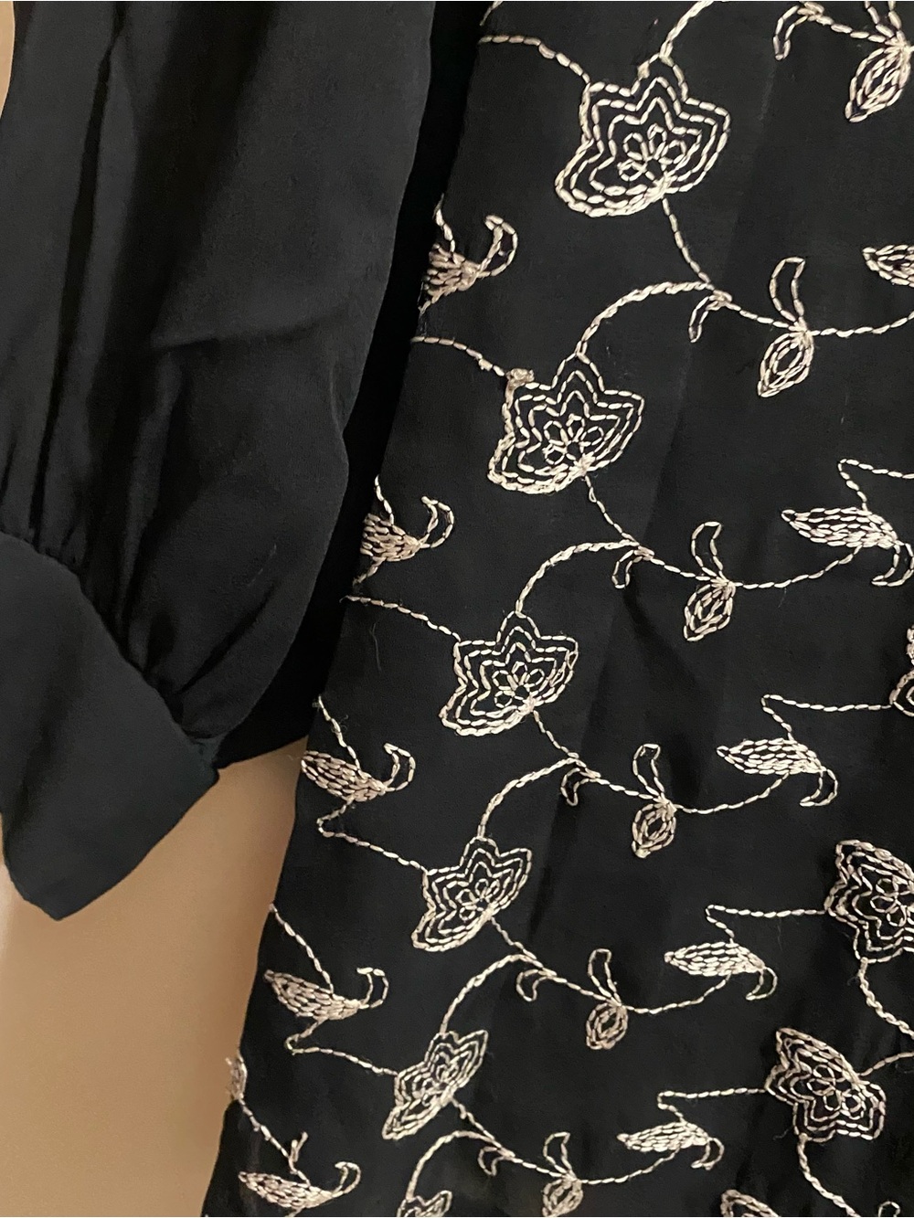 Vintage Next Era Womens L Large Blouse Button Up Black Embroidered White Floral - Picture 7 of 10
